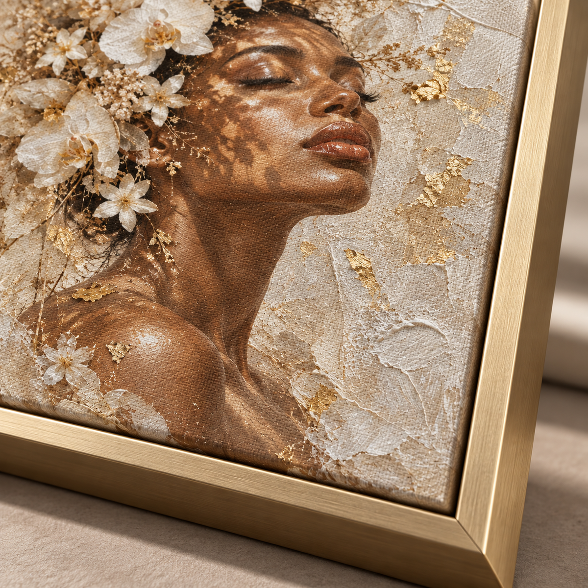 Quadro Mulher Negra com Flores Brancas e Dourado