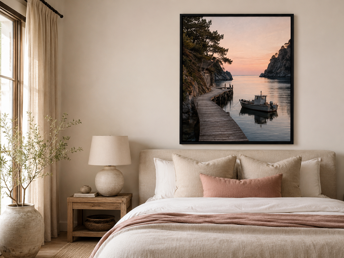 Quadro Costeira com Barco ao Pôr do Sol