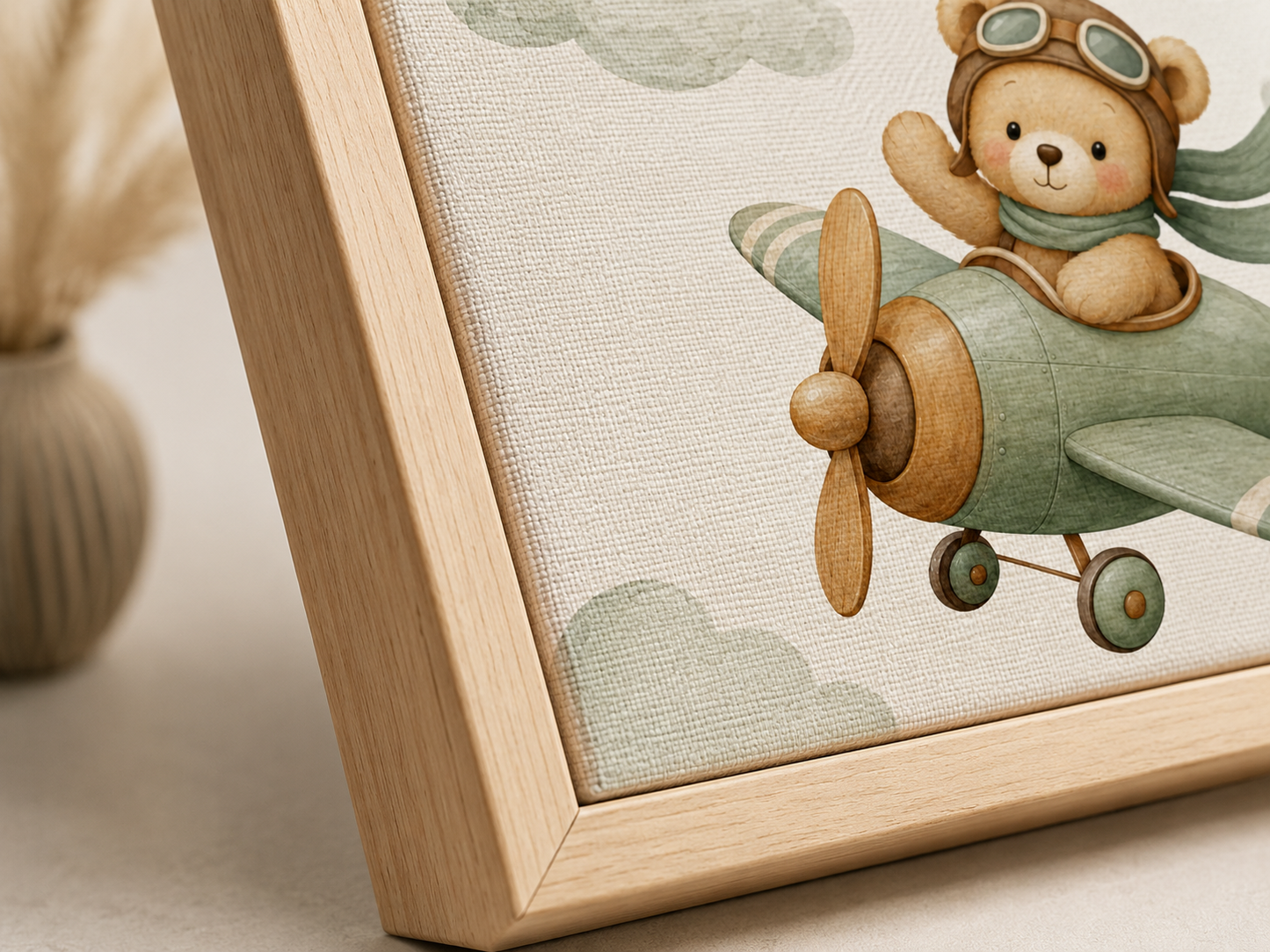 Quadro Infantil Ursinho Aviador no Avião Verde